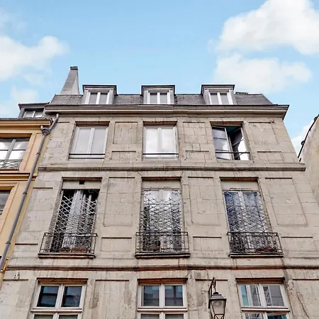 Paris Marais Beaubourg Area-3